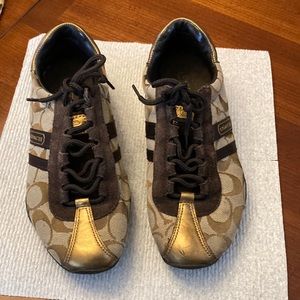 COACH SIGNATURE SNEAKERS. SIZE 6 KATE. GOOD USED CONDITION.